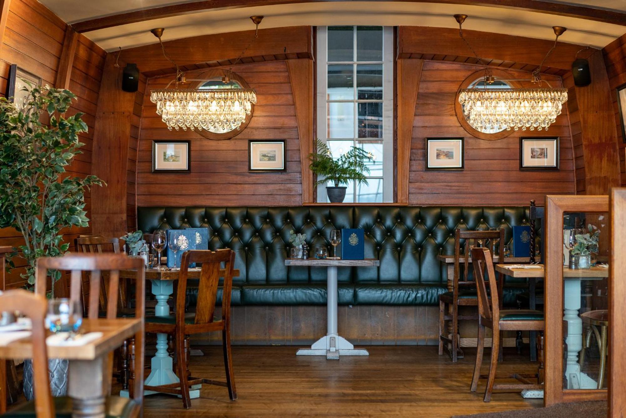 Old Court House Inn Ст. Обин Экстерьер фото