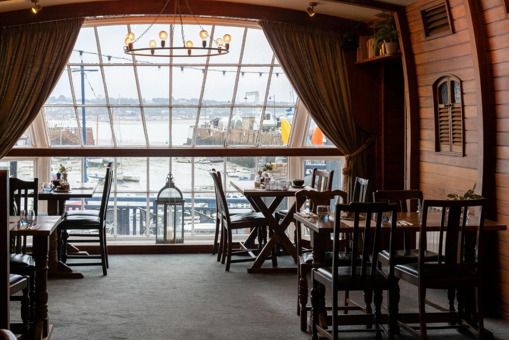 Old Court House Inn Ст. Обин Экстерьер фото